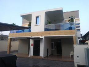 Highfive Apartment